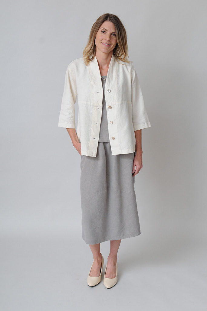 Casual skirt cut in a classic A-line and slightly fitted with fullness through the thighs for easy movement. 