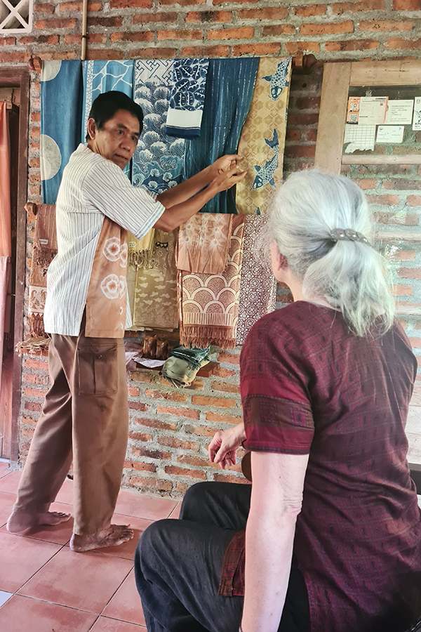Natural dye artists, like Dedi from Batikjolawe have helped Rose hone her craft