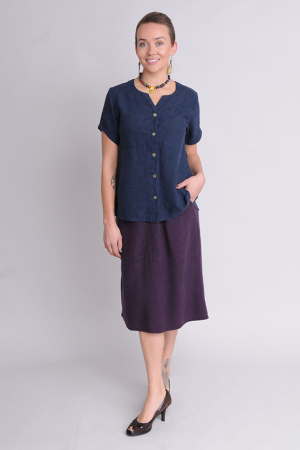 All of our skirts and pants have two useful pockets. Seen here: the Curved Skirt and the Swallowtail Top.