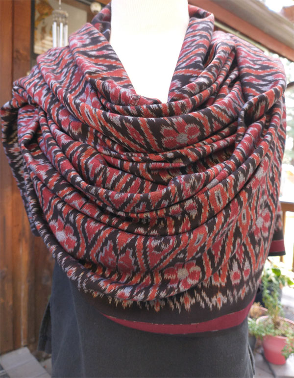 Decorative and just enough to stave off cool evenings, a wrap can work well.